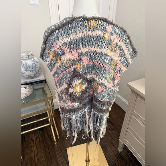 Free People Sunrise Fringe Vest
Y19 - Picture 5 of 10